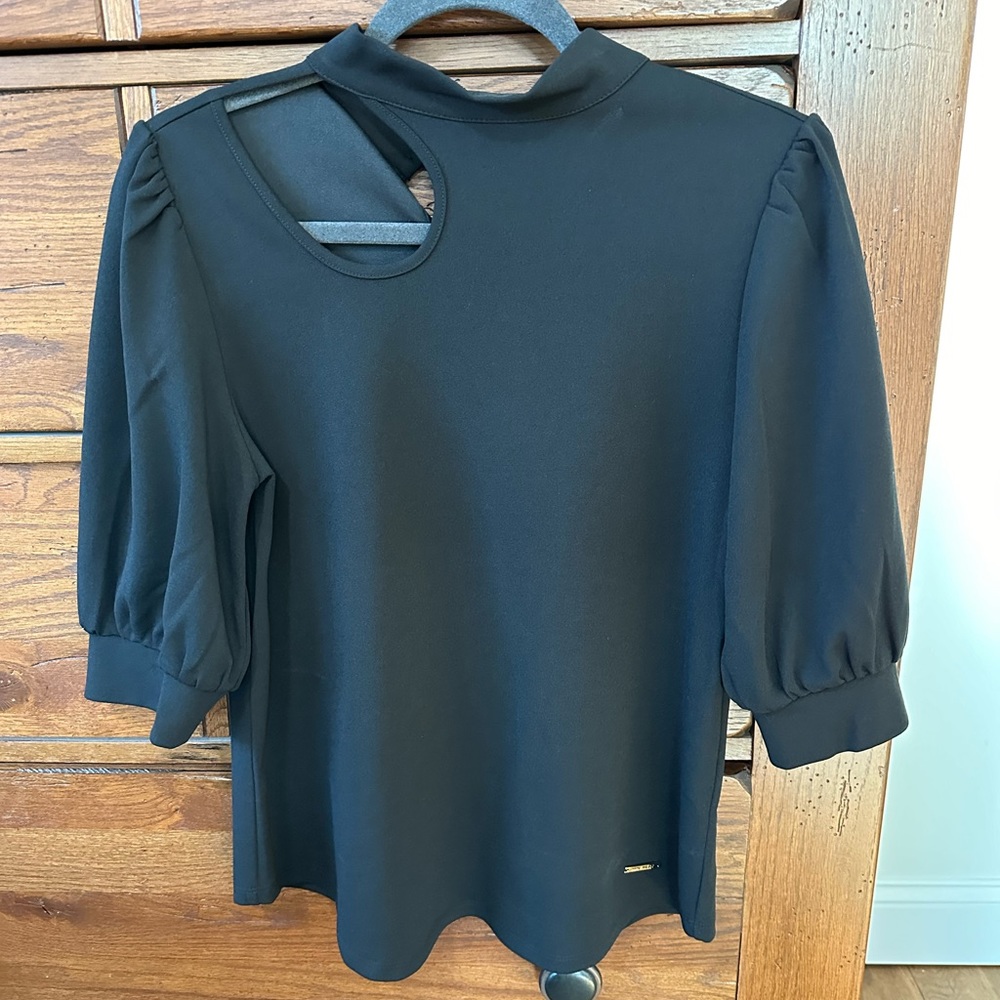 NWT Nine West blouse with cut out on shoulder and cute short sleeves!